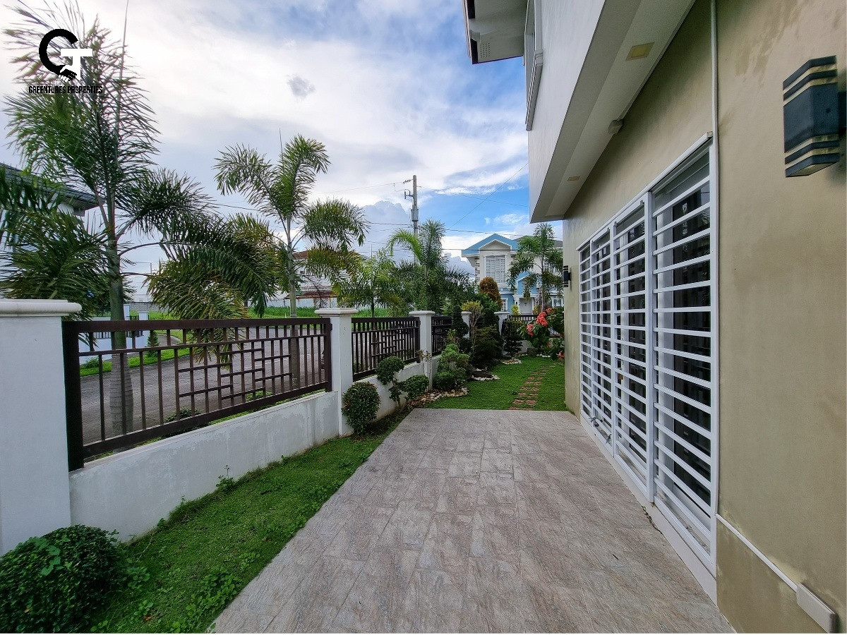 Two Storey Modern Corner House & Lot in Chateu De Paris photo 4