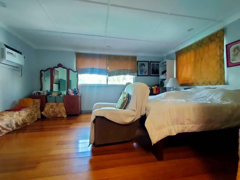 House for sale photo 4
