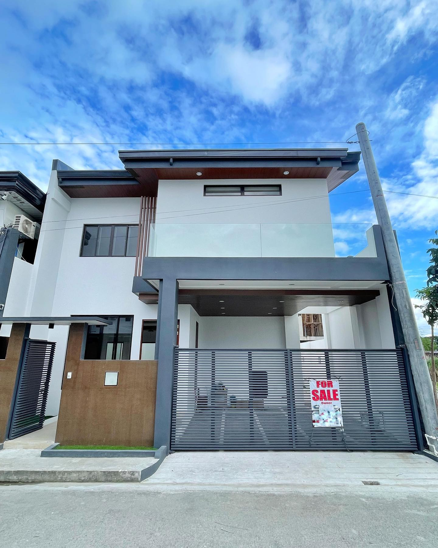 Brand New Modern House for Sale in Greenwoods Executive Village photo 1