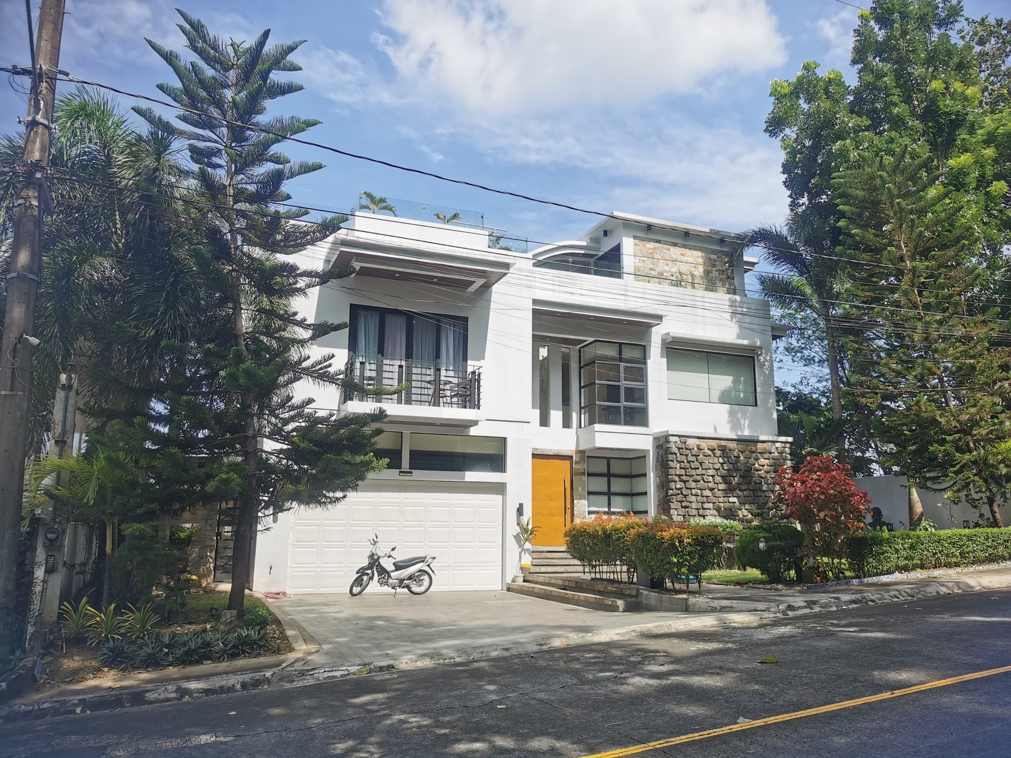 Discover this Stunning 5-Storey Contemporary Home in Parkridge Estate photo 4