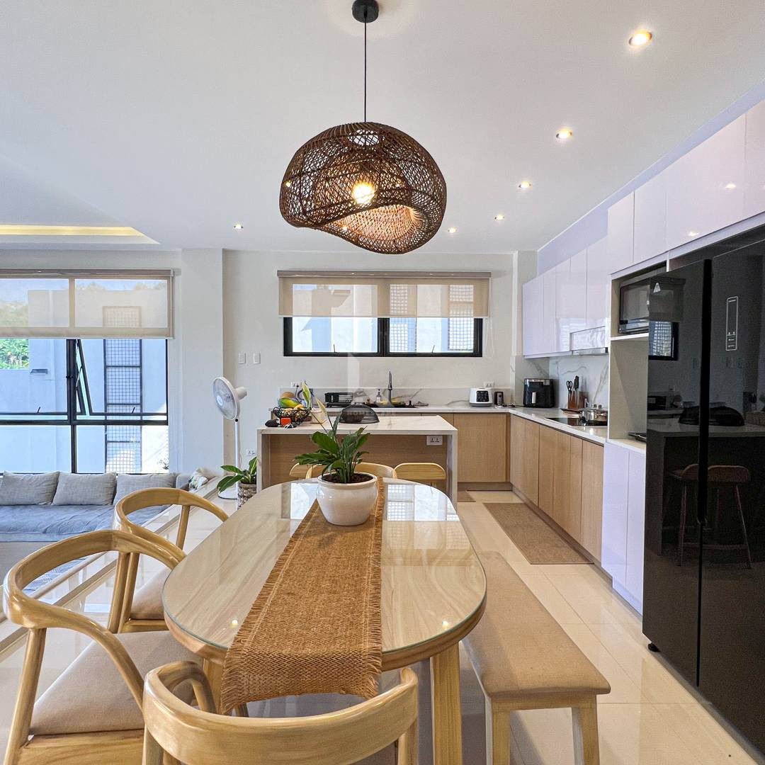 Sophisticated Fully Furnished Modern Contemporary House and Lot photo 3