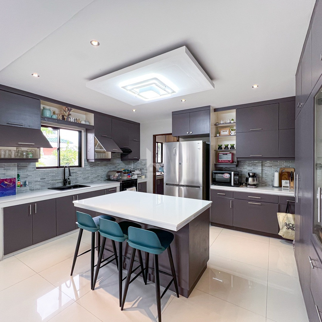 Gorgeous Modern Contemporary Home with Overlooking View For Sale photo 4