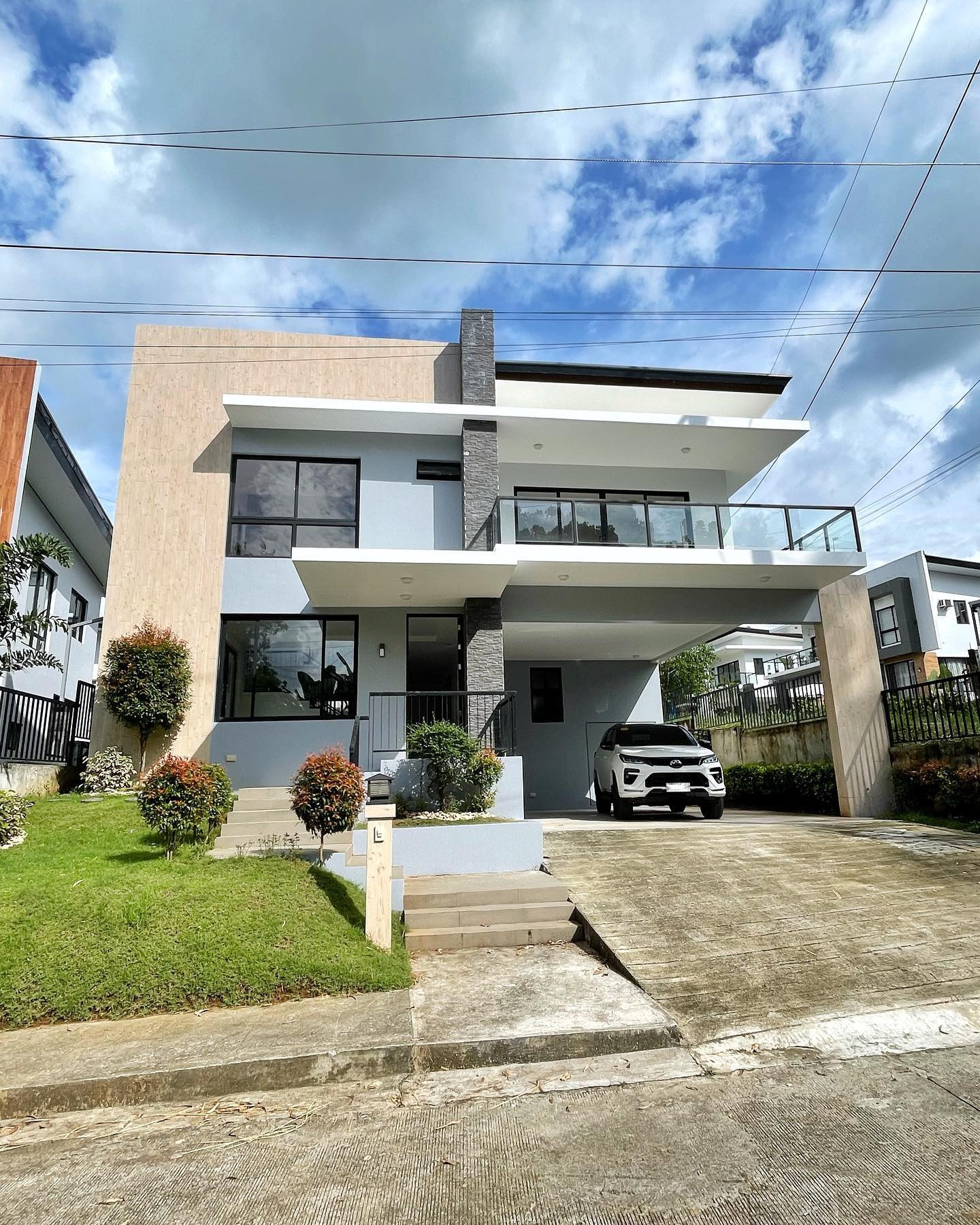 Modern House for Sale in SunValley Estate Antipolo City photo 1