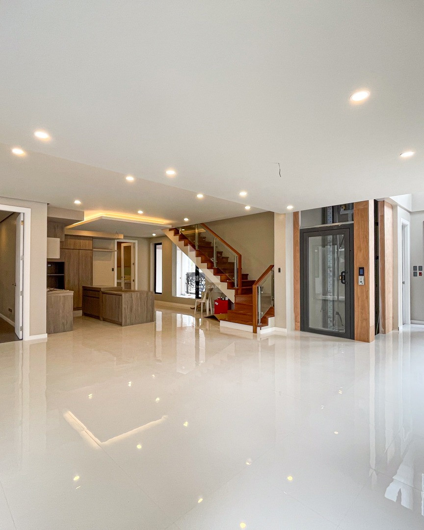 Notable Modern Contemporary House and Lot in BF Homes photo 4