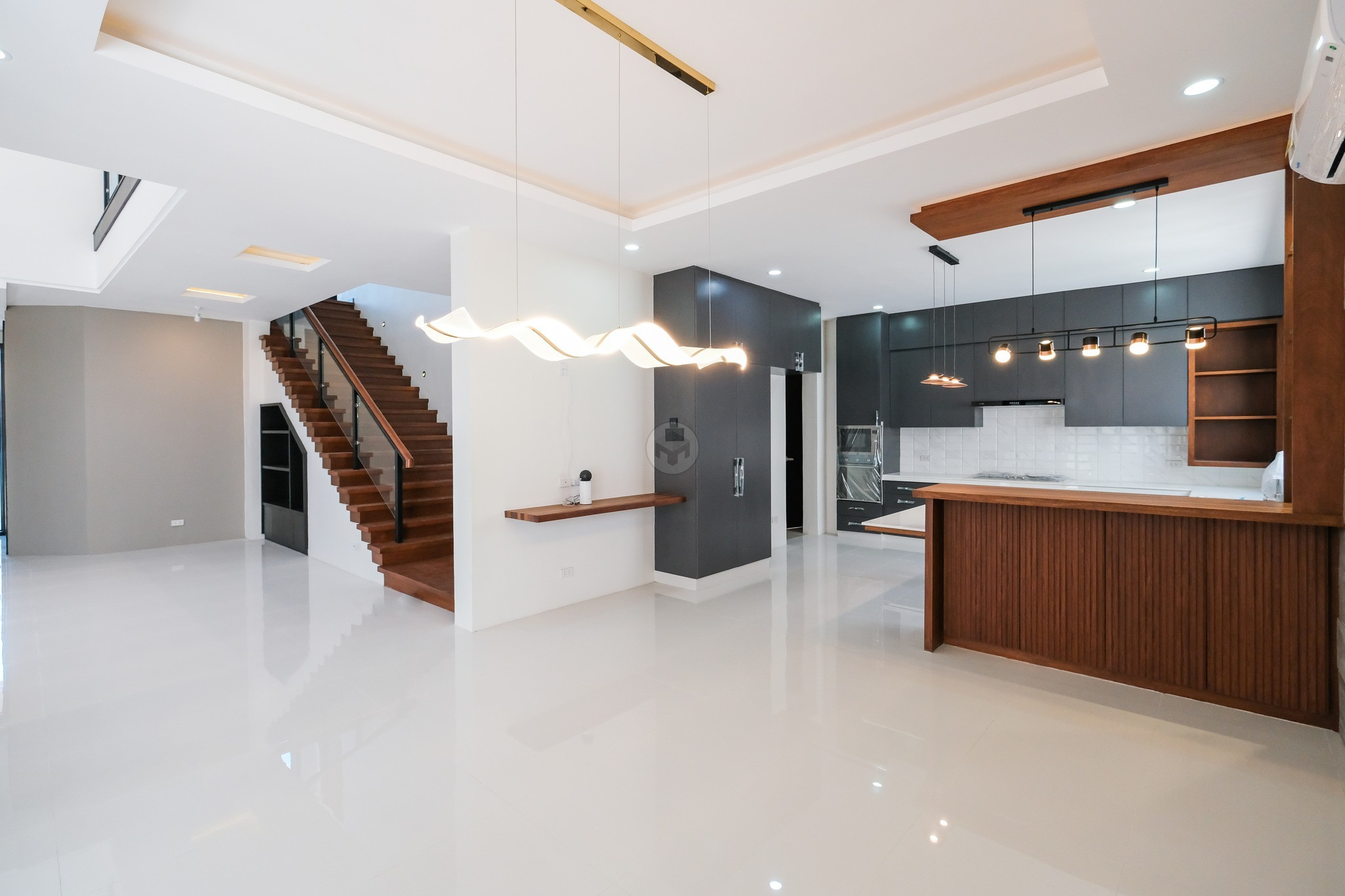 Sneak in this Brand-New 5-Bedroom Home photo 3