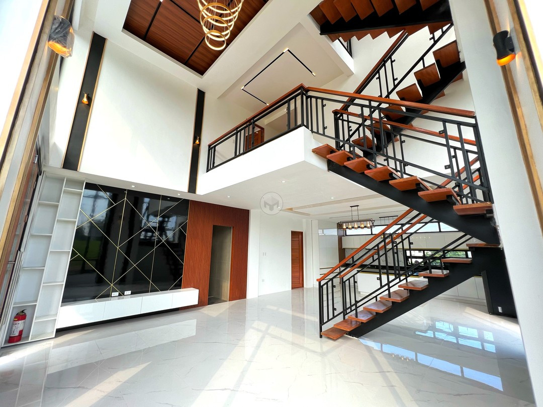Immaculate Modern House and Lot For Sale In Nuvali photo 2