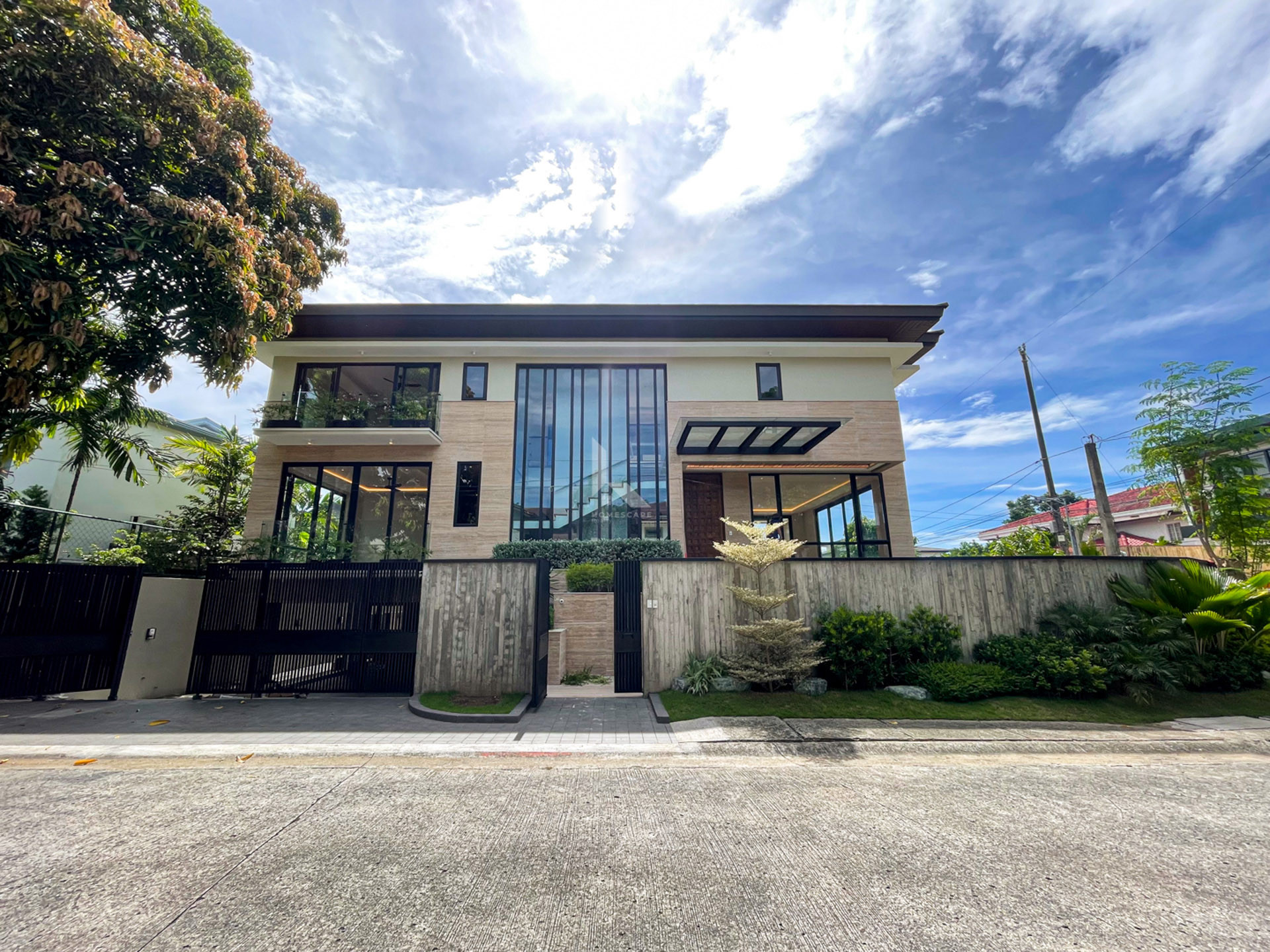 Stylish Modern Contemporary Corner House and Lot in Ayala Alabang Village photo 1