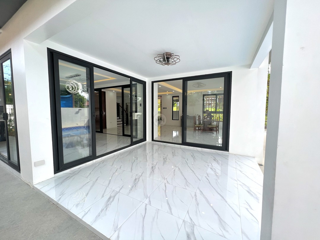 Stately Exquisite House and Lot for Sale photo 4