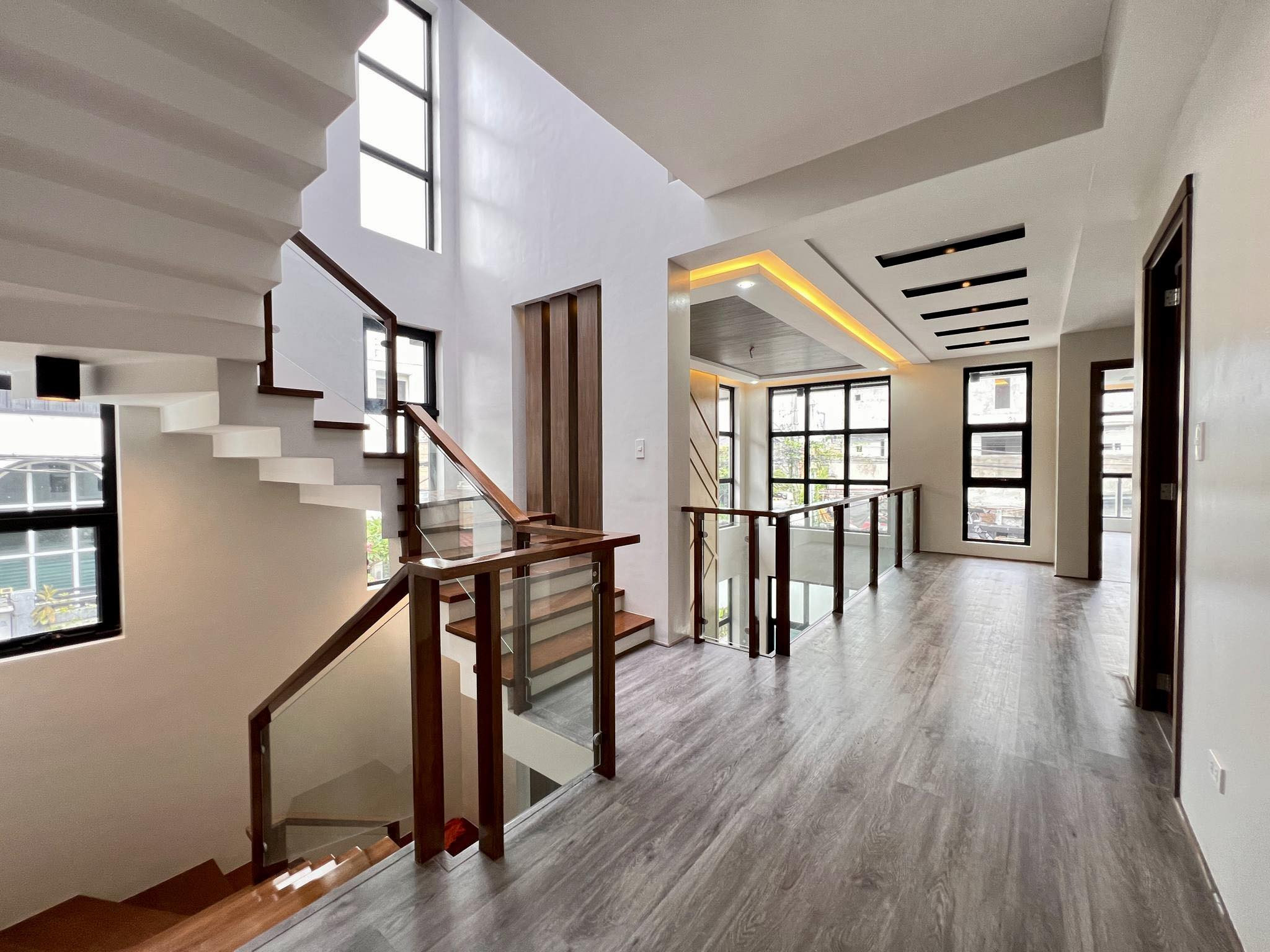Fabulous 5-Bedroom Corner House and Lot for Sale photo 5