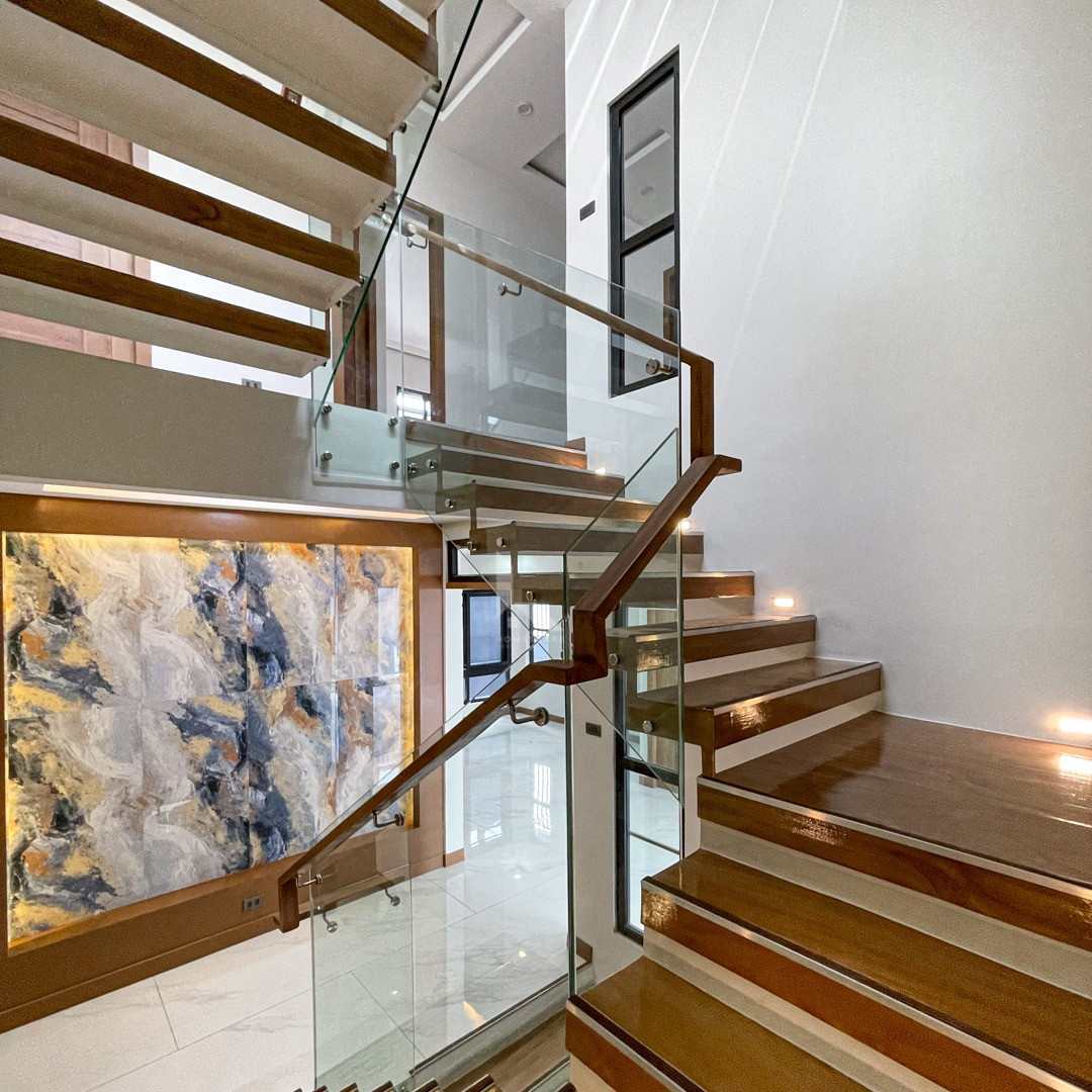 Stylish Modern Contemporary House and Lot with Roofdeck in Greenwoods Executive photo 4