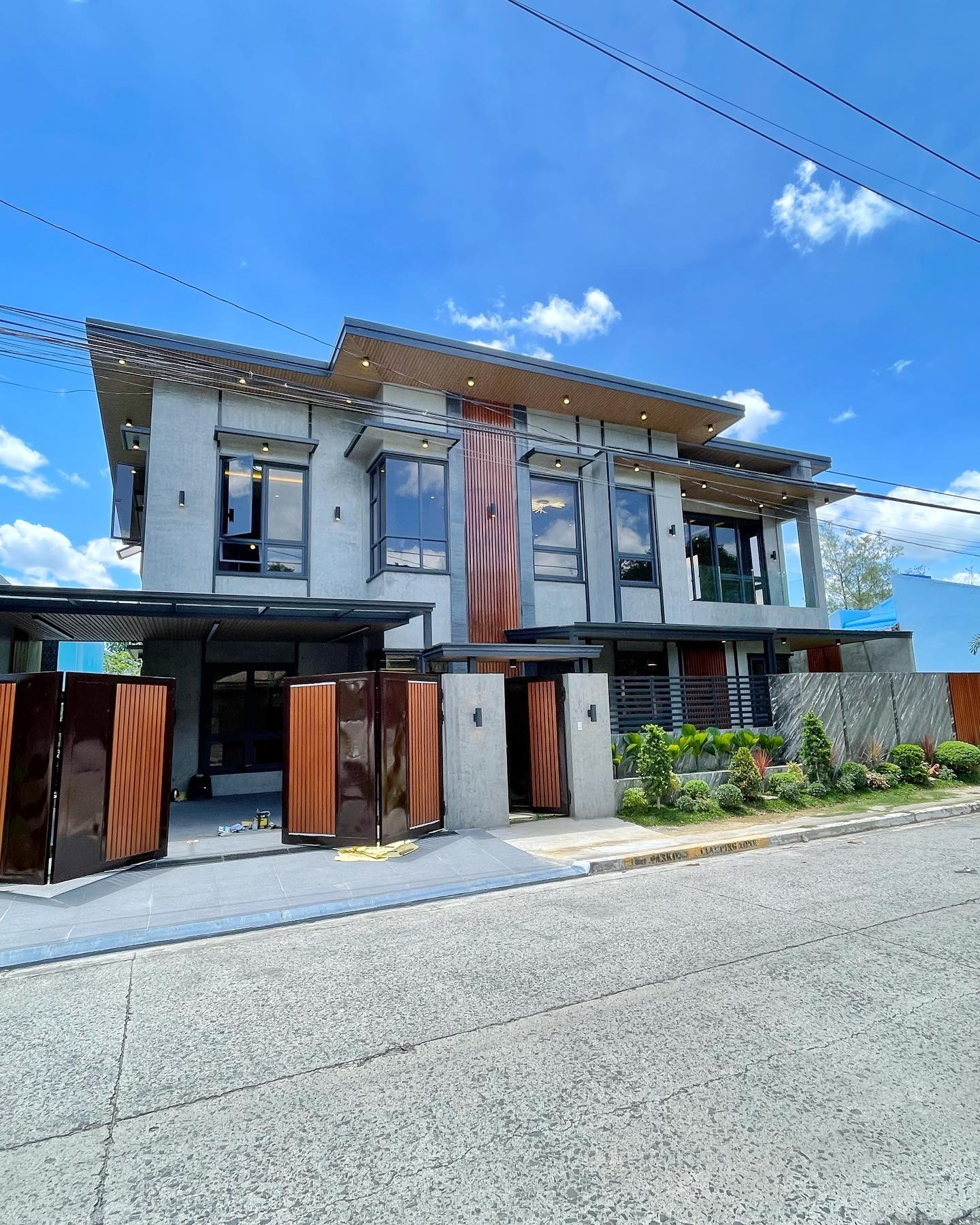 Modern Elegant Luxurious House for Sale in Taytay Rizal photo 3