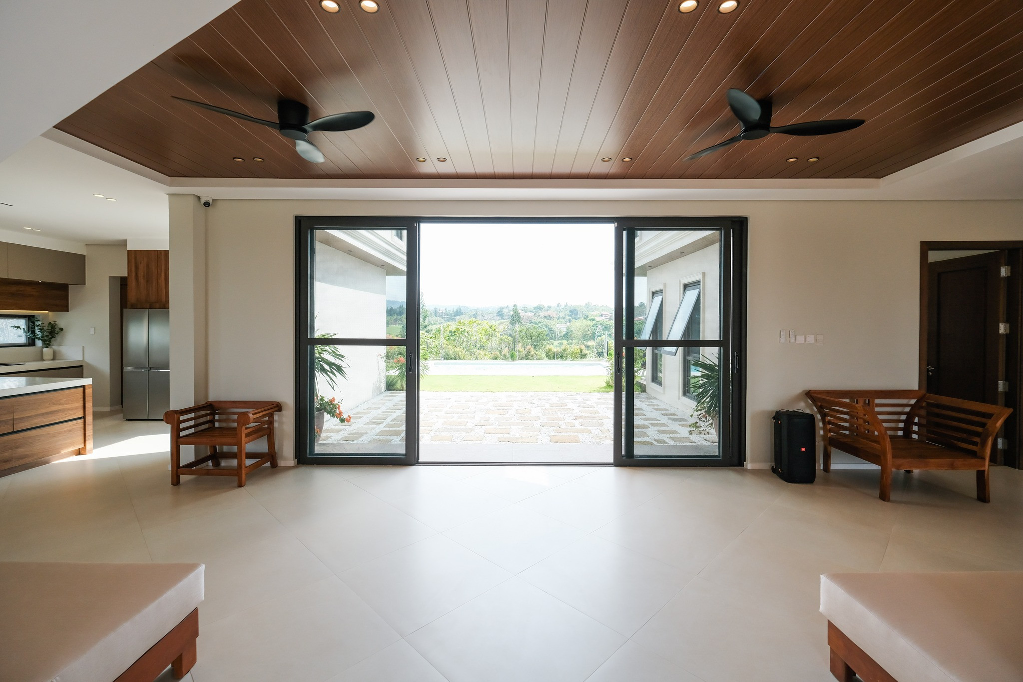 Amazing 5-Bedroom House for Sale in Tagaytay City photo 5