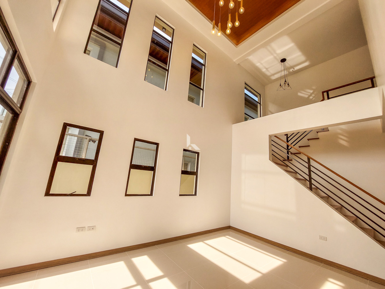 Lovely modern contemporary house for sale photo 4