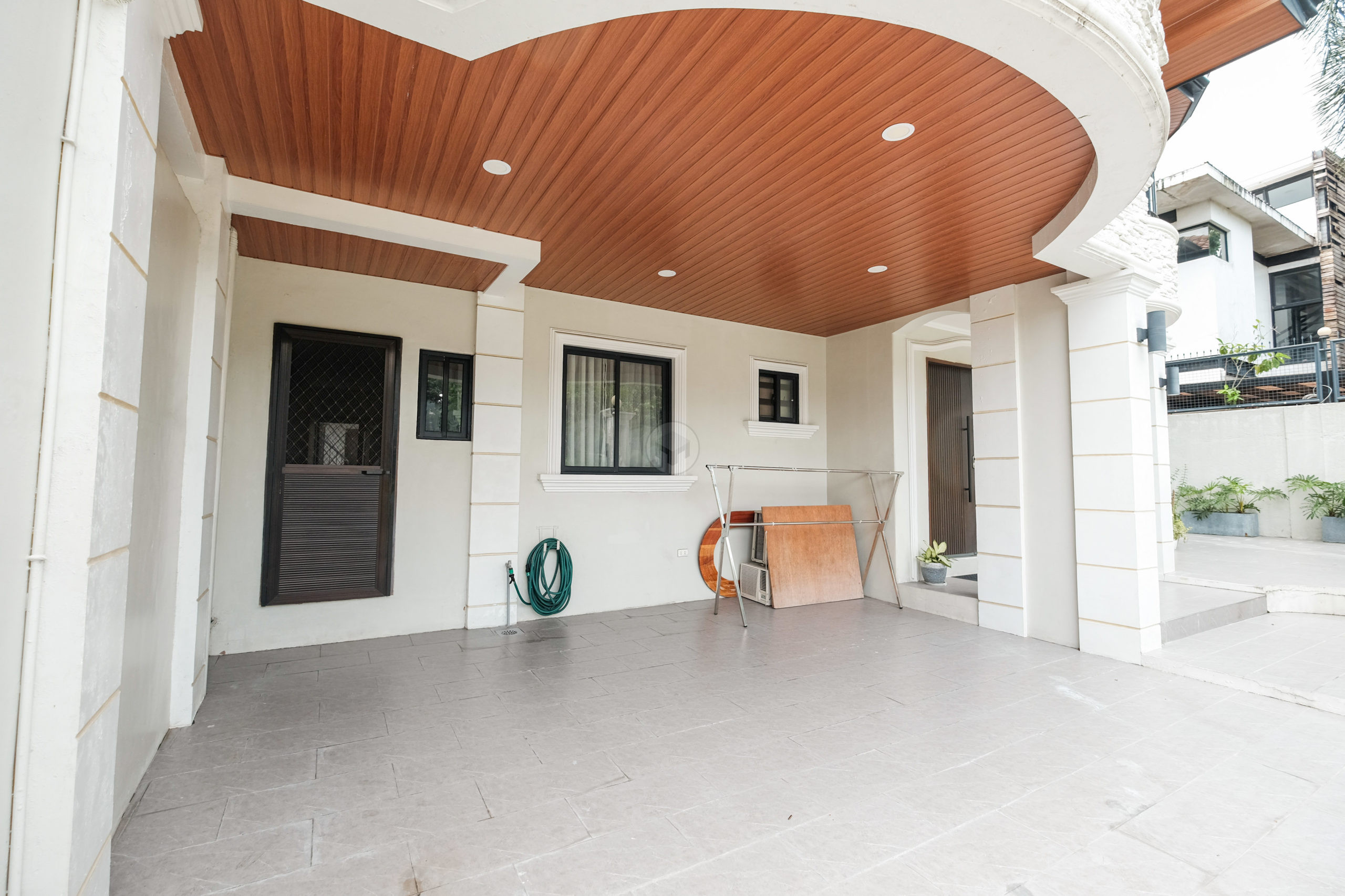 Inviting 5-Bedroom House and Lot for Sale photo 2
