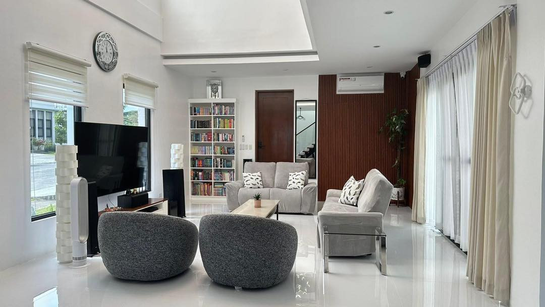 Breathtaking 4 Bedroom House for Sale in South Forbes, Cavite photo 4