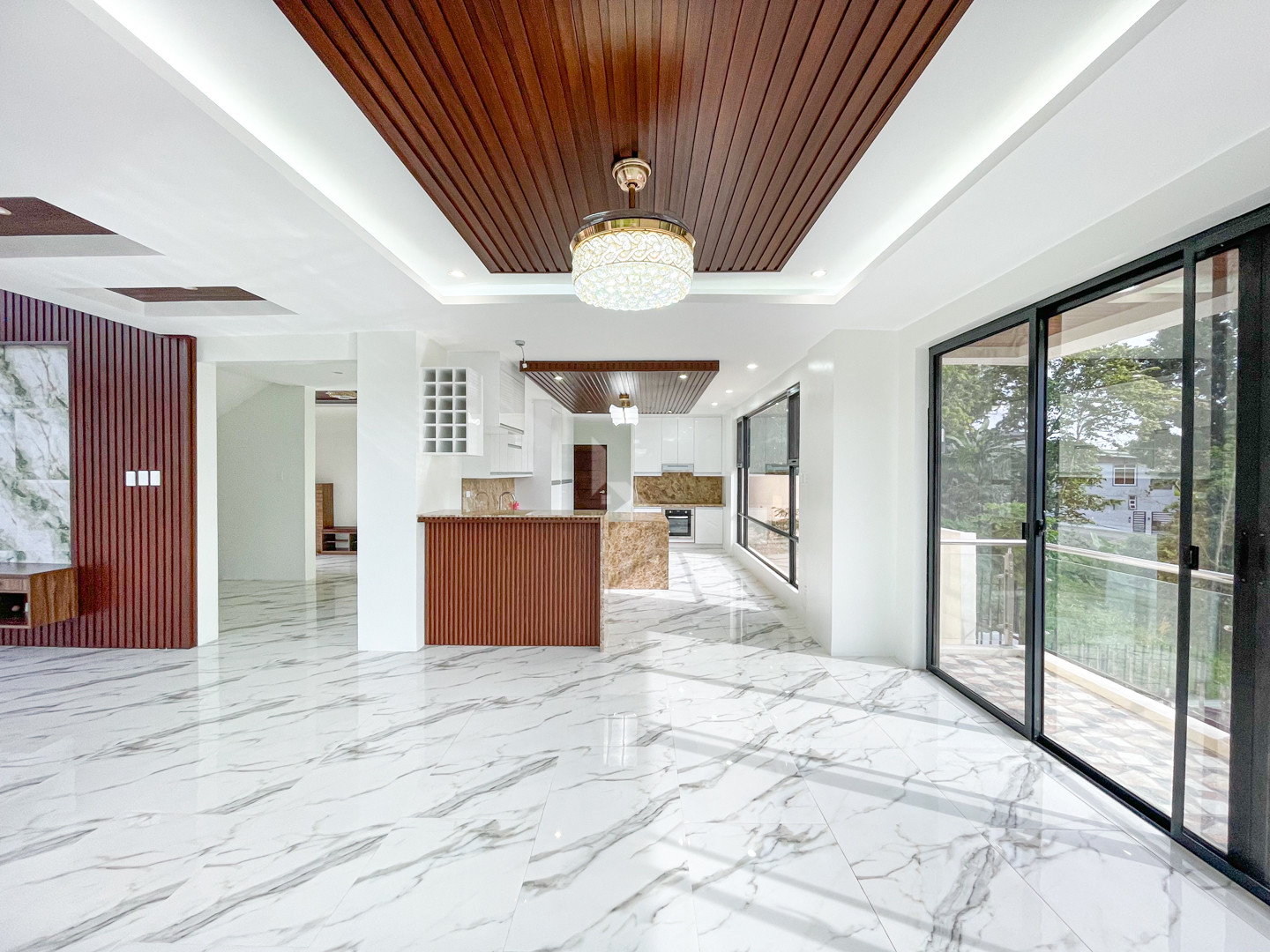 Superb Modern Contemporary Home with Overlooking View in Sun Valley, Antipolo photo 3