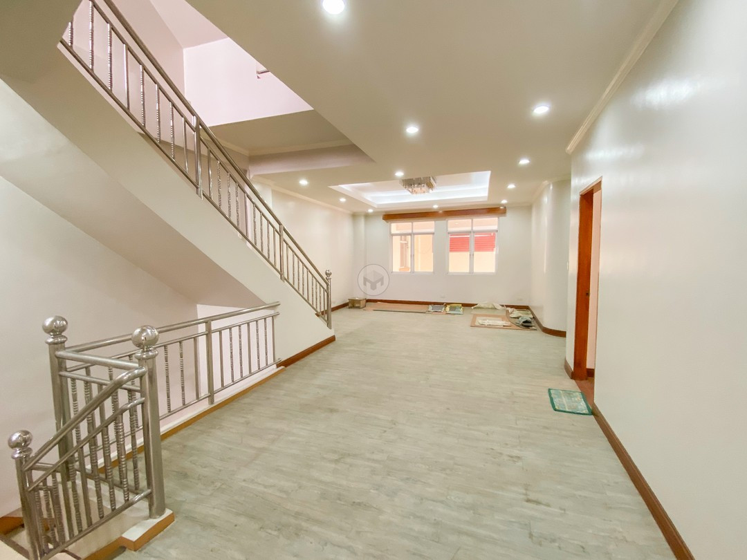 Inside of a Gleaming House and Lot in Heroes Hill, Quezon City photo 3