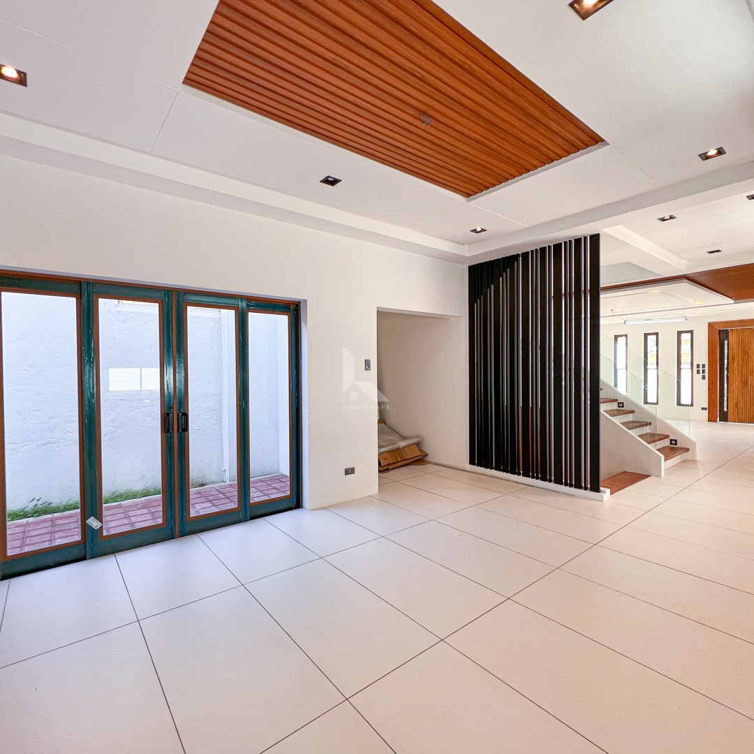 Sophisticated Modern Industrial House and Lot For Sale photo 3