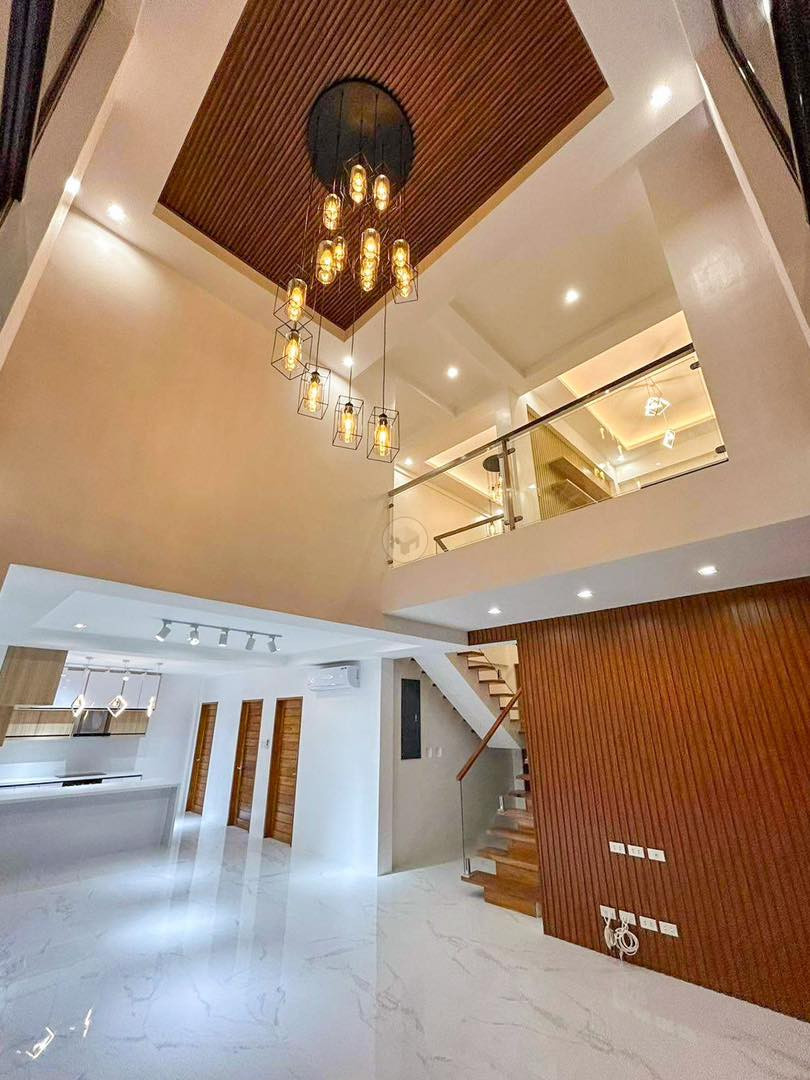A Lovely Inviting House and Lot for Sale in Tagaytay City photo 3