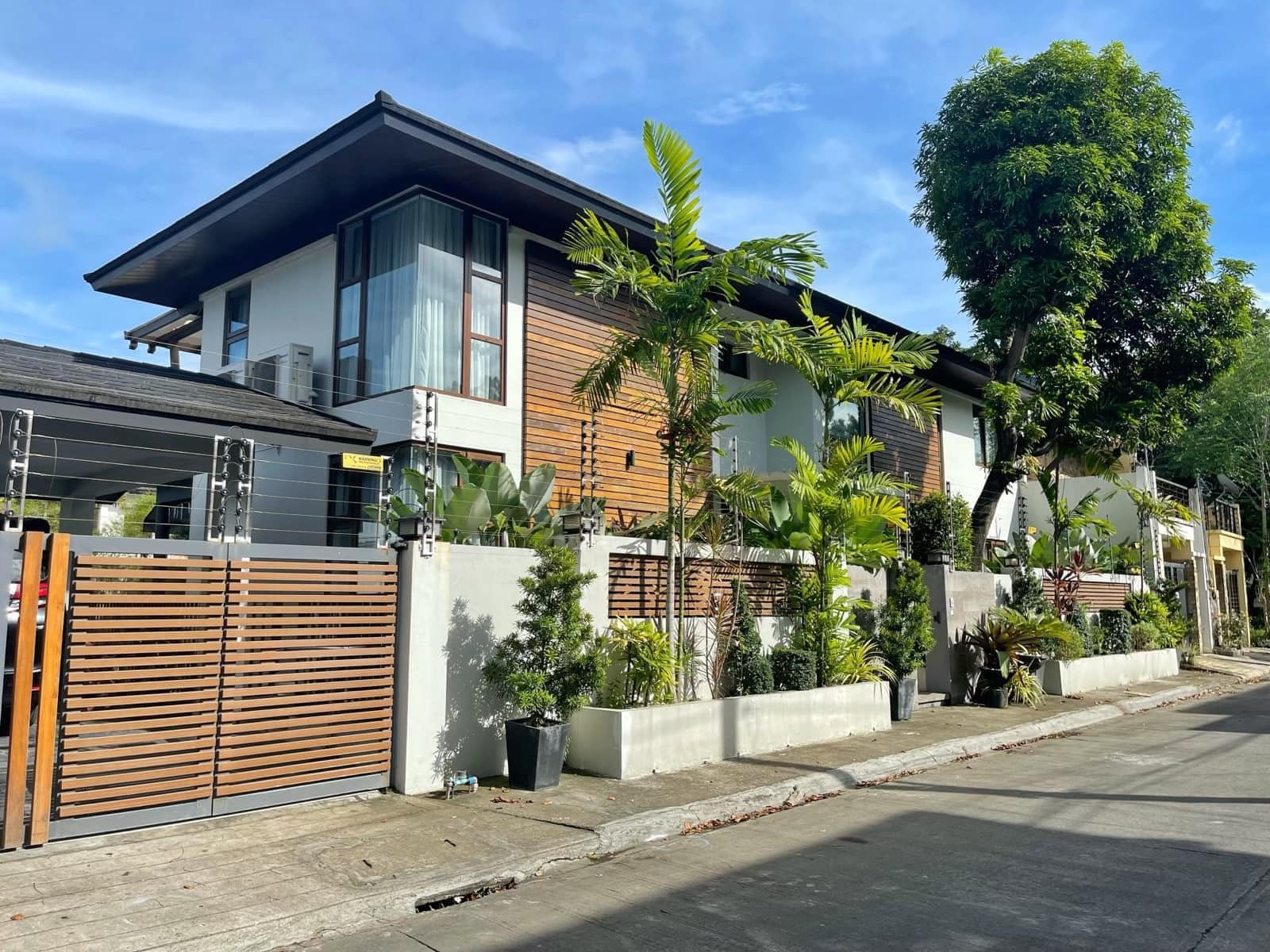 Inside a Modern Tropical Home in Sta. Rosa, Laguna photo 1