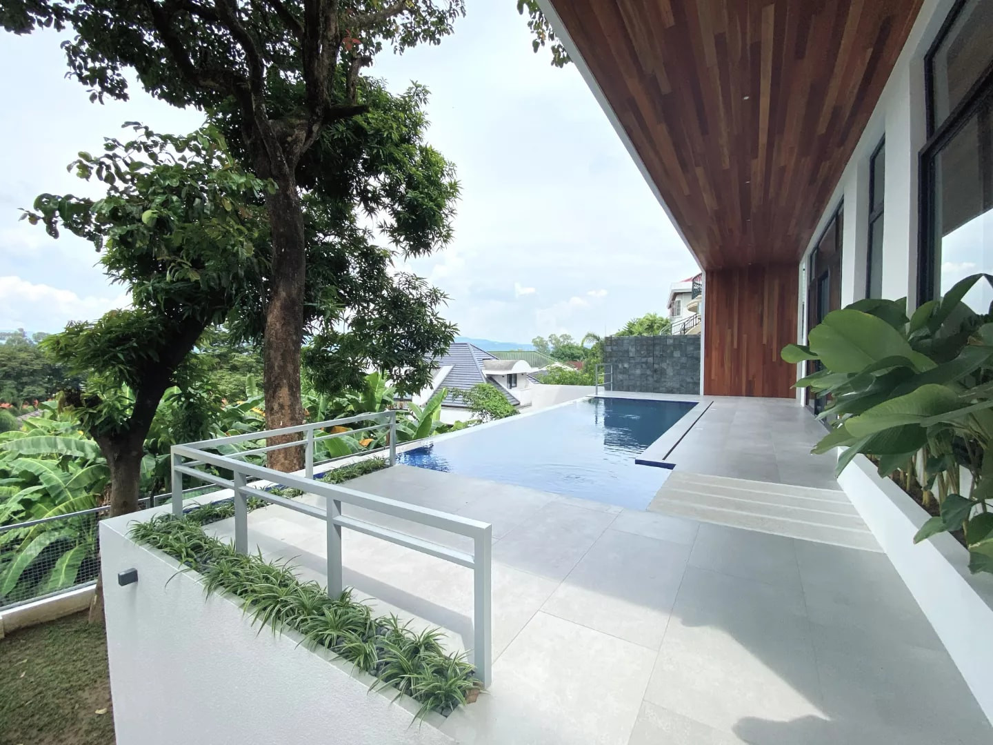 The Black Nest of Ayala Heights photo 3