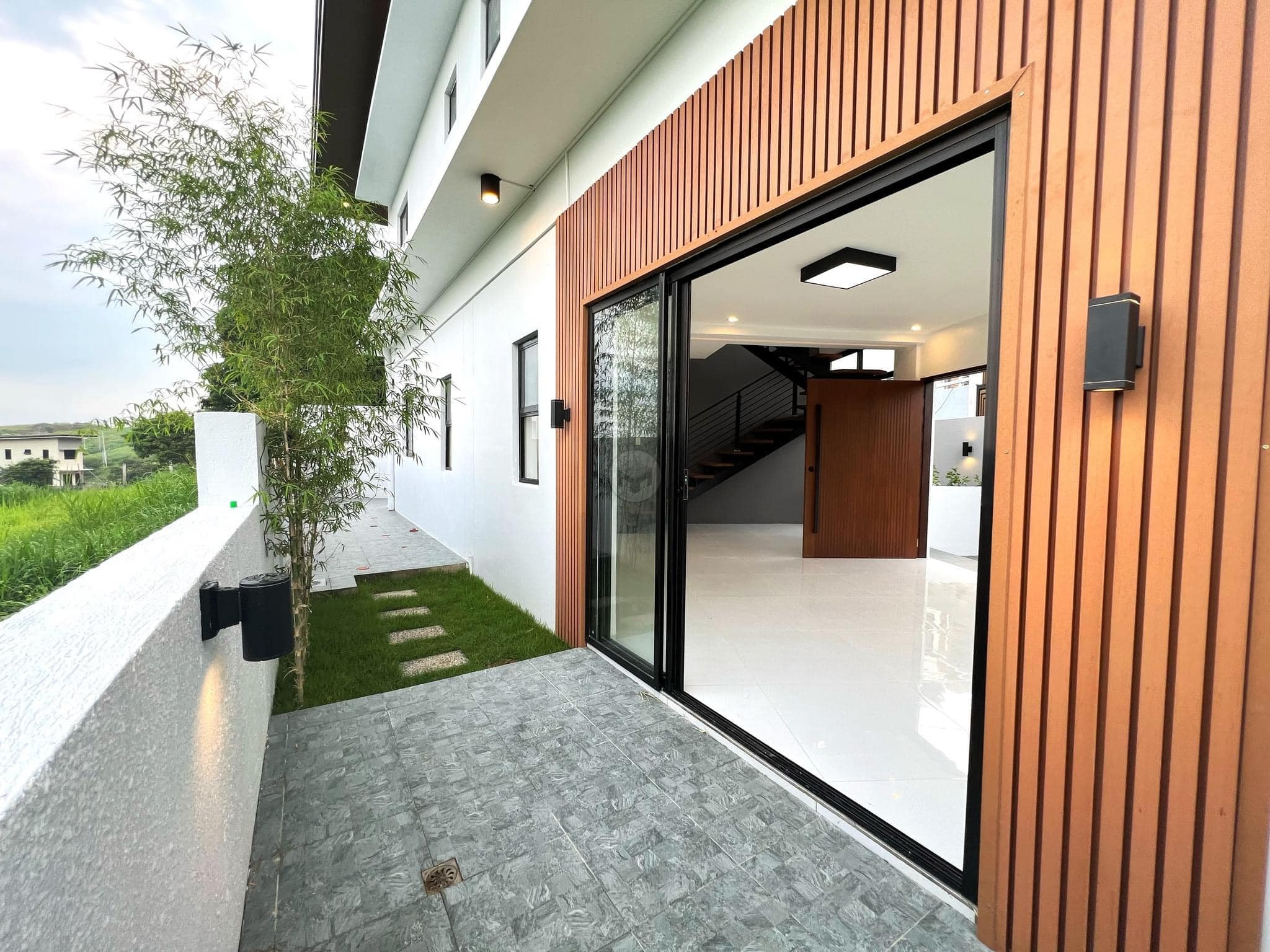 A Beautiful House and Lot for Sale photo 3