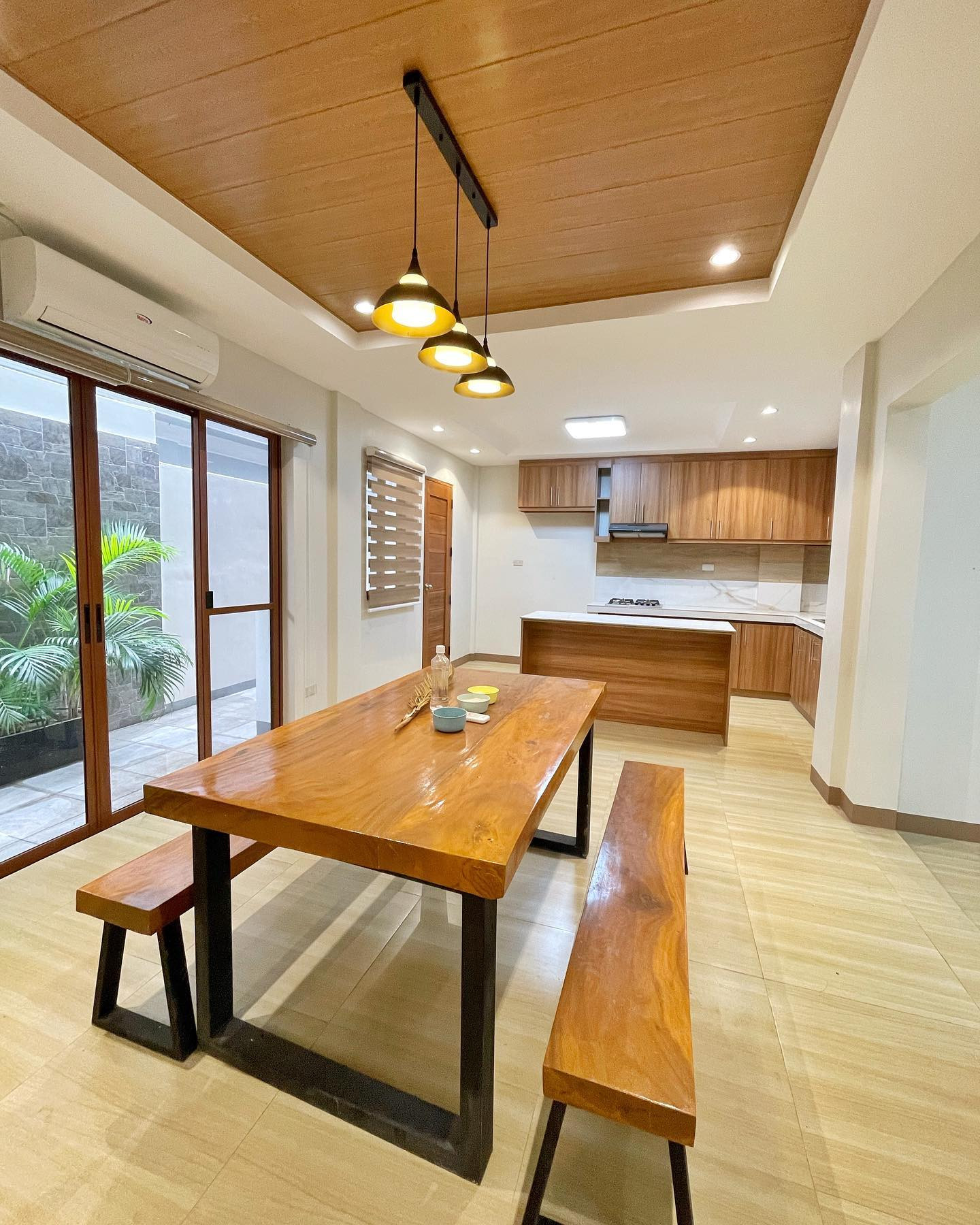 Modern House for Sale in Greenwoods Executive Village photo 4