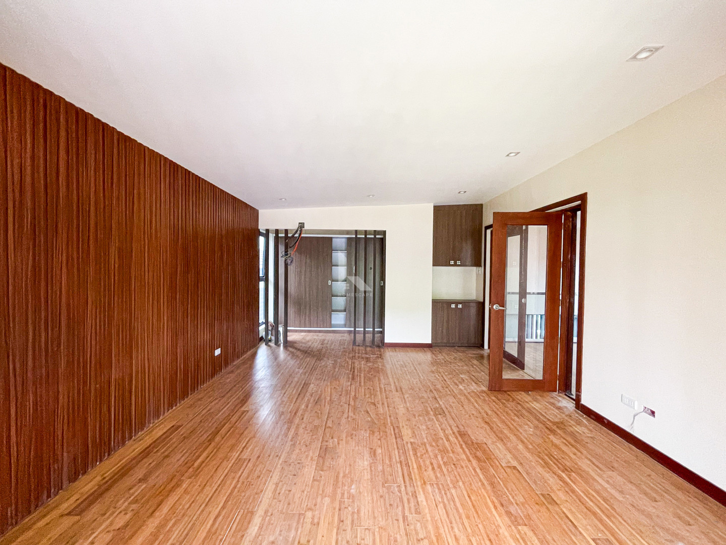 Classy Semi-furnished Modern Contemporary photo 2