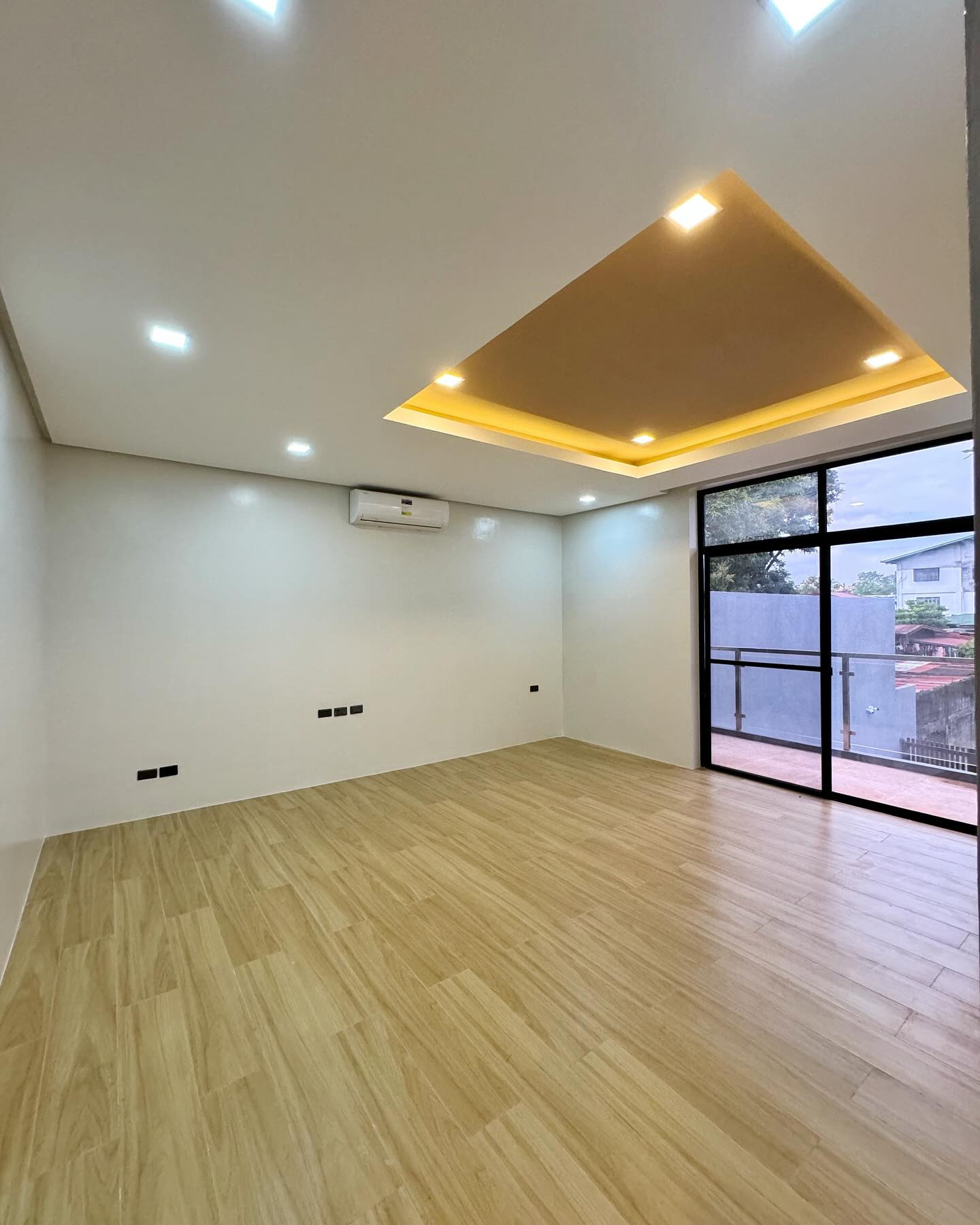 Brand New Modern Elegant Corner House for Sale photo 5