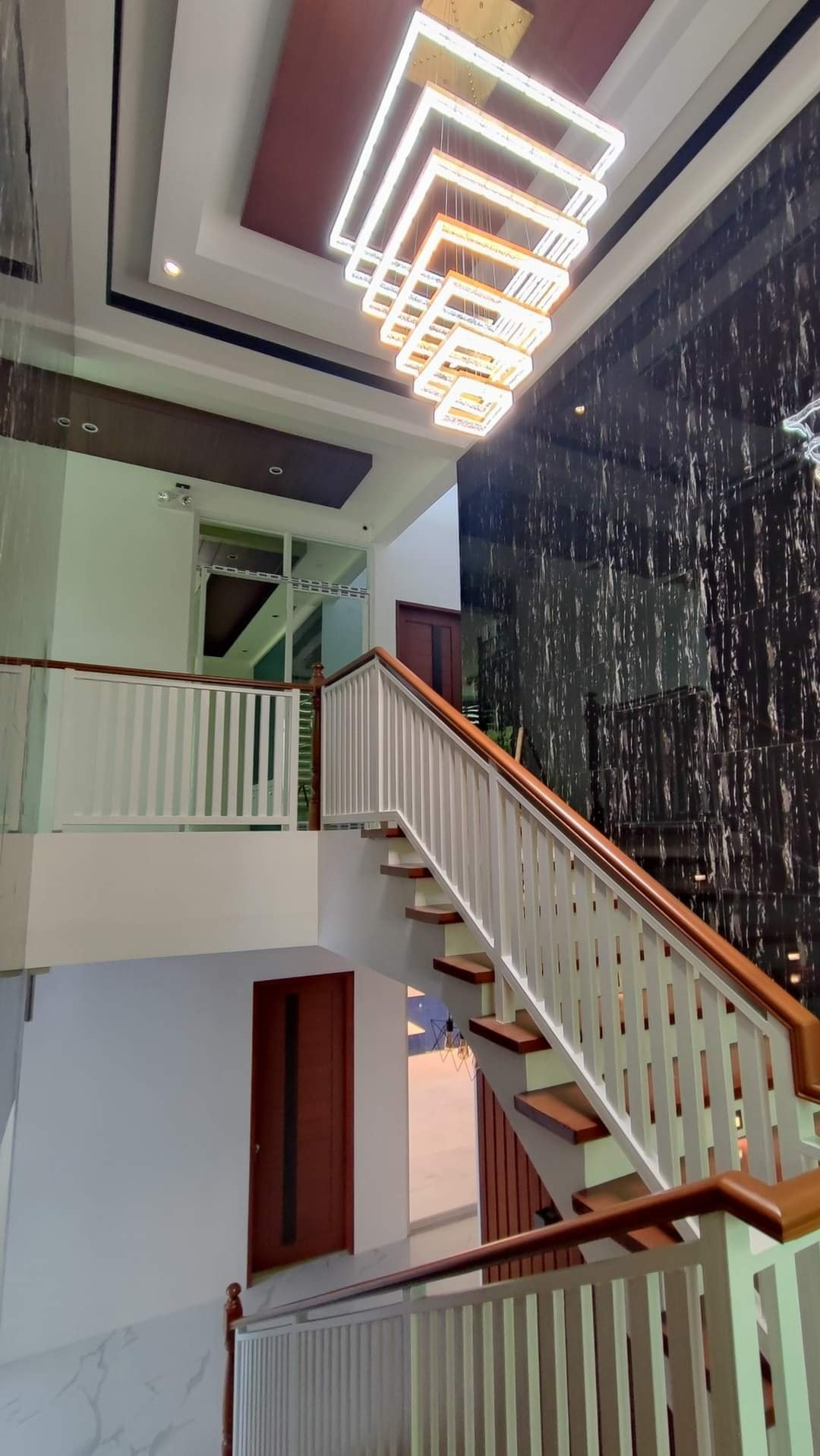 Beaming Lavish House and Lot For Sale in Multinational Village in Angeles City photo 4