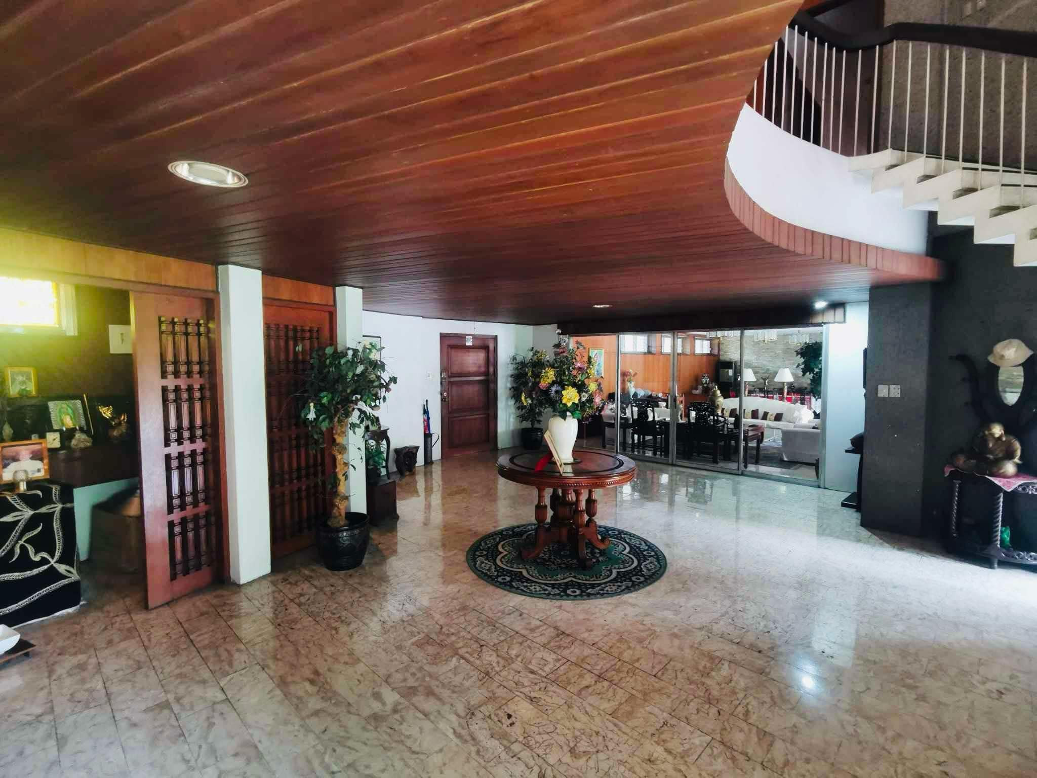 Vintage 6-Bedroom House and Lot for Sale photo 4