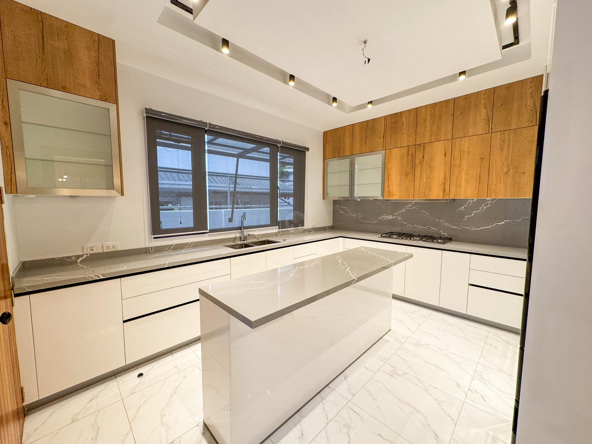 An Elegant 4 Bedroom House and Lot for Sale photo 2