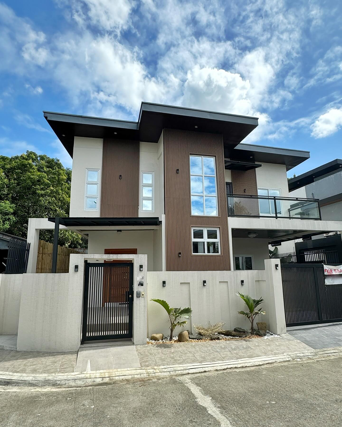 Brand New Modern House w/ Pool for Sale in Marcos Highway Antipolo City photo 1