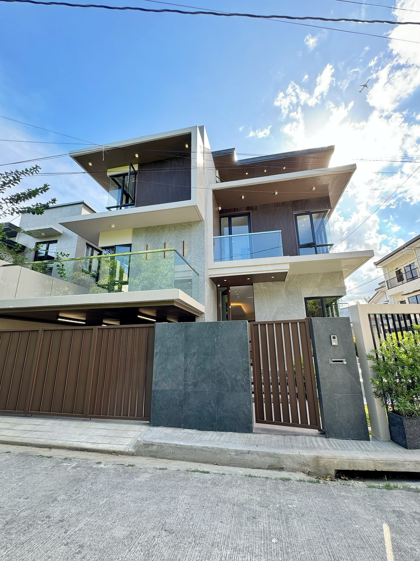 Brand New Modern Corner House for Sale photo 1