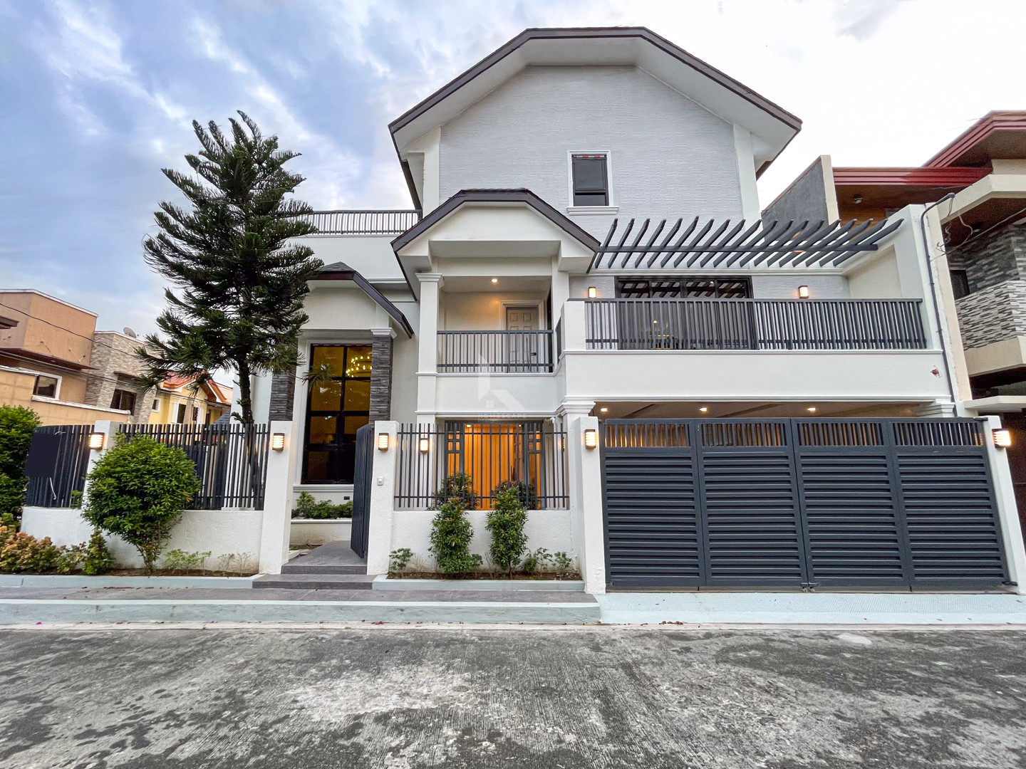 Sophisticated Modern Mediterranean House and Lot For Sale photo 1