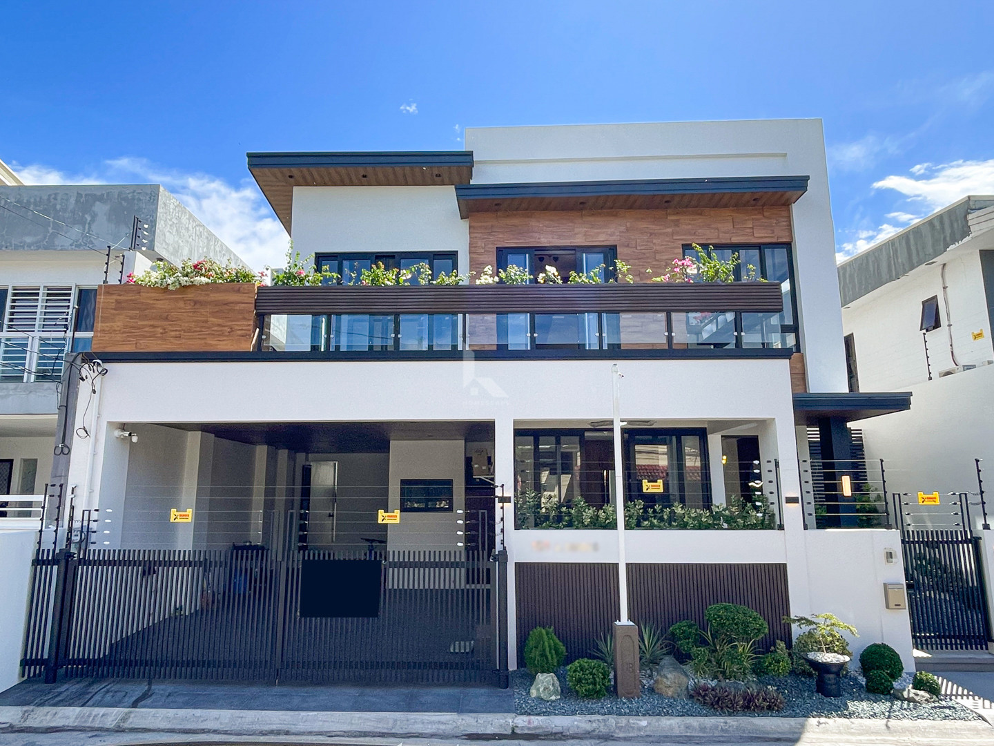 Splendid Modern Smart Home For Sale i photo 1