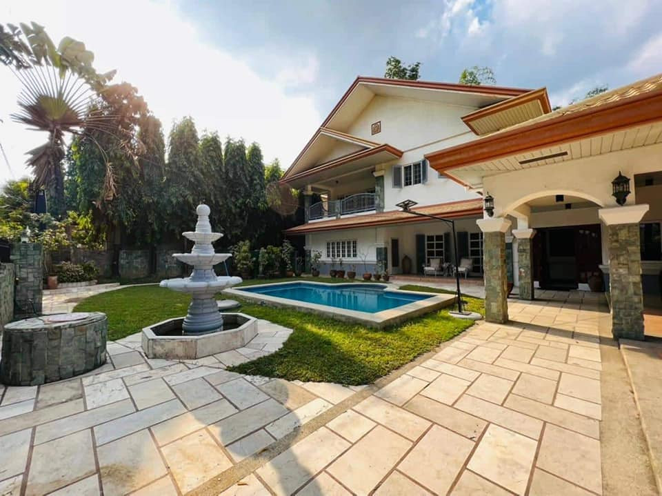 luxury house with pool photo 1