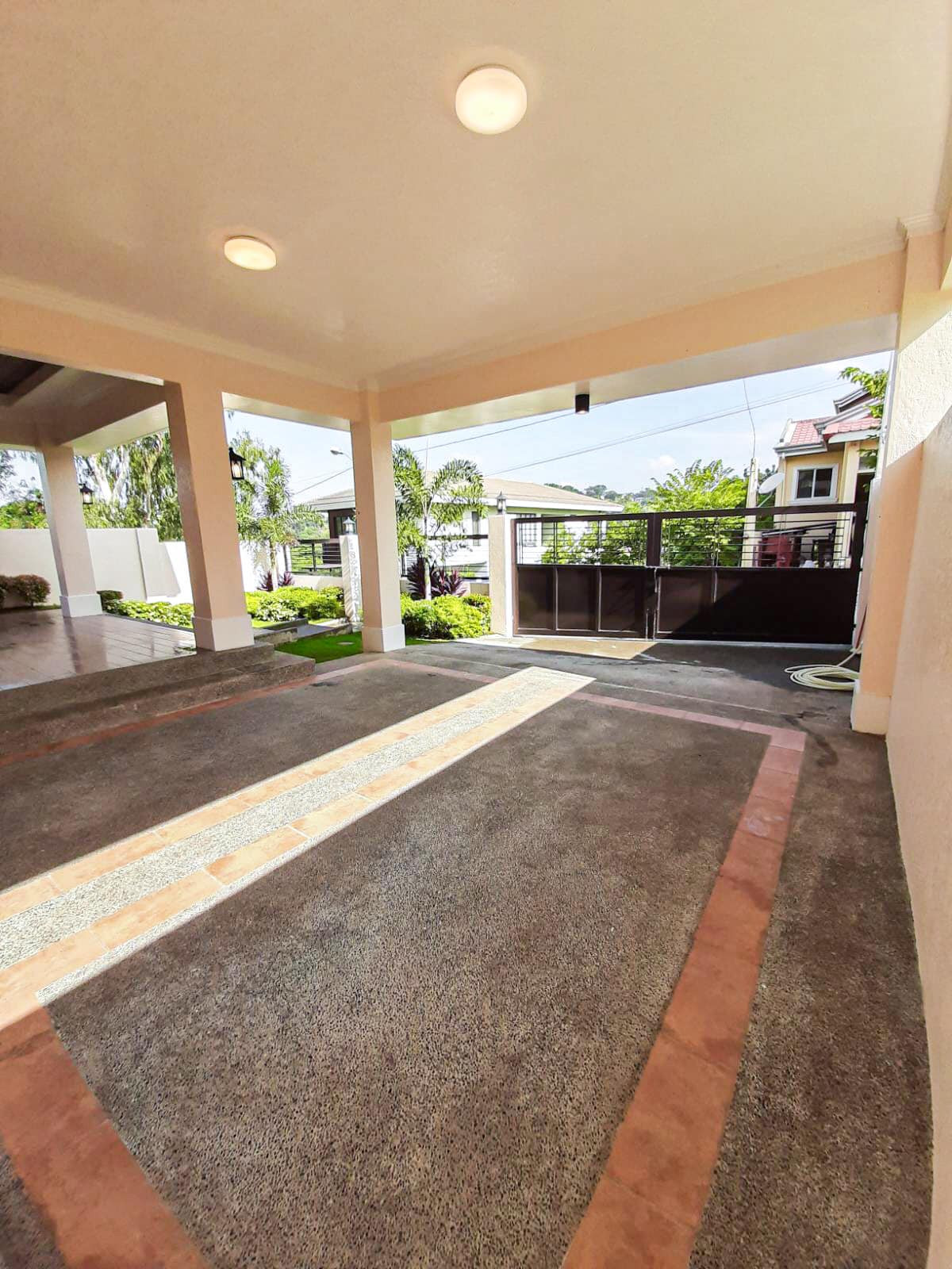 Modern Contemporary House w/ Majestic view of Metro Manila photo 2