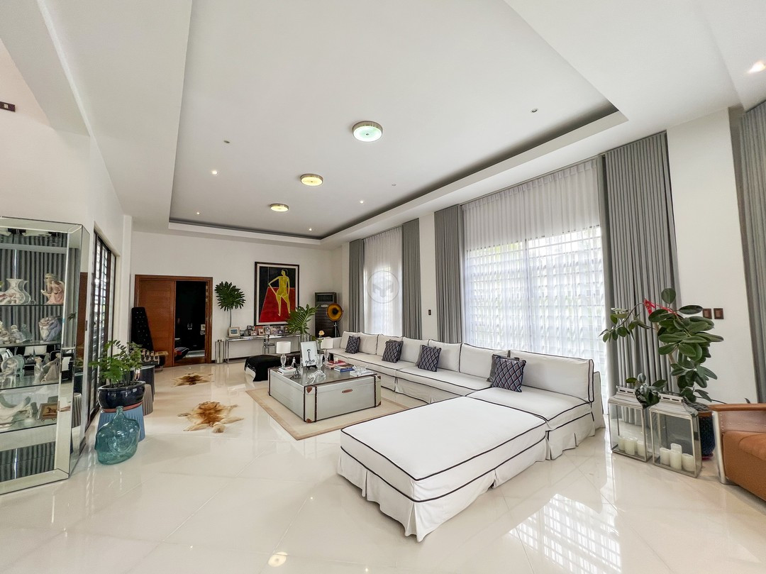 Astonishing House for Sale in Hillsborough Alabang photo 2
