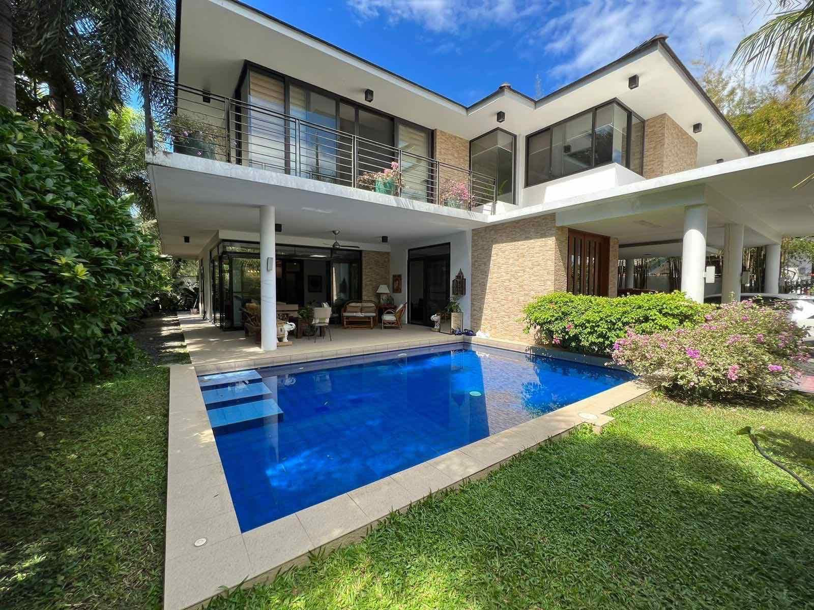 A Grand Family Home for Sale in Ayala Alabang. photo 1