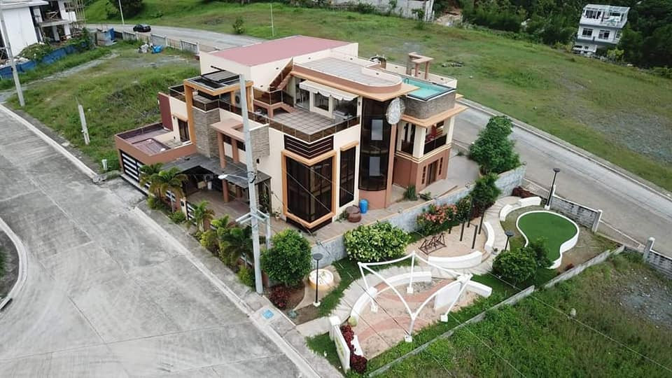 Overlookking Modern House For Sale in Taytay Rizal photo 1