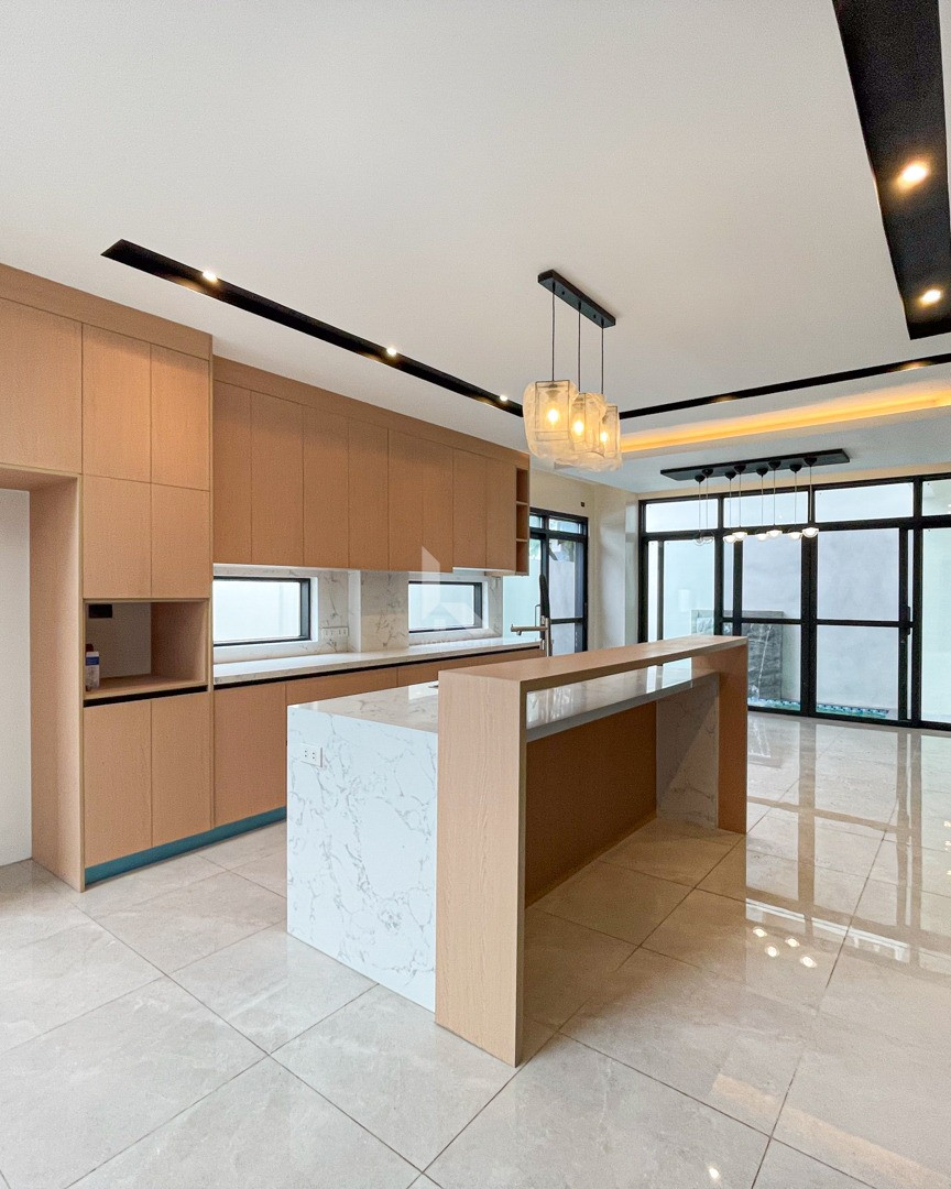 Elegant Modern Contemporary House and Lot photo 3