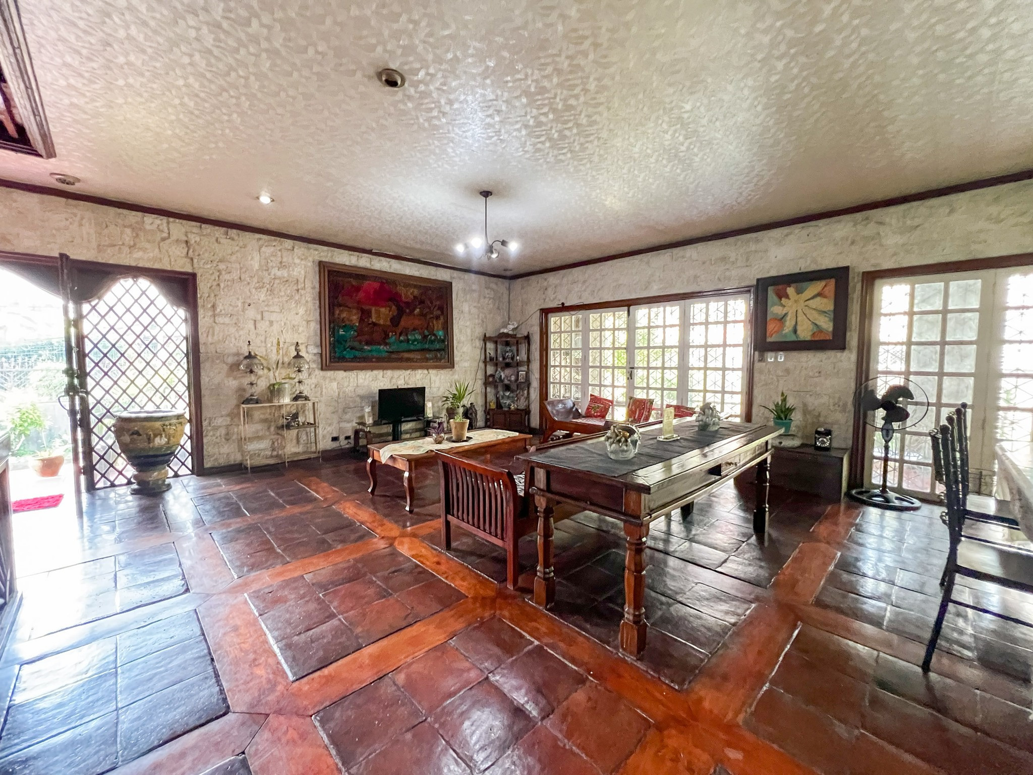 Stylishly Designed House For Sale Near Congressional Ave photo 2