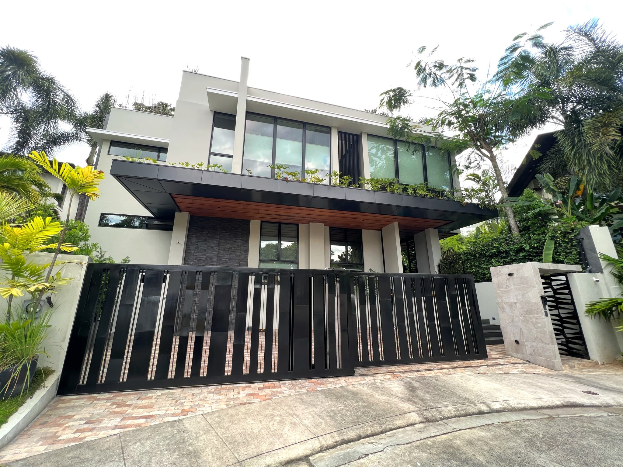Inside a Black & Wood House and Lot for Sale photo 1