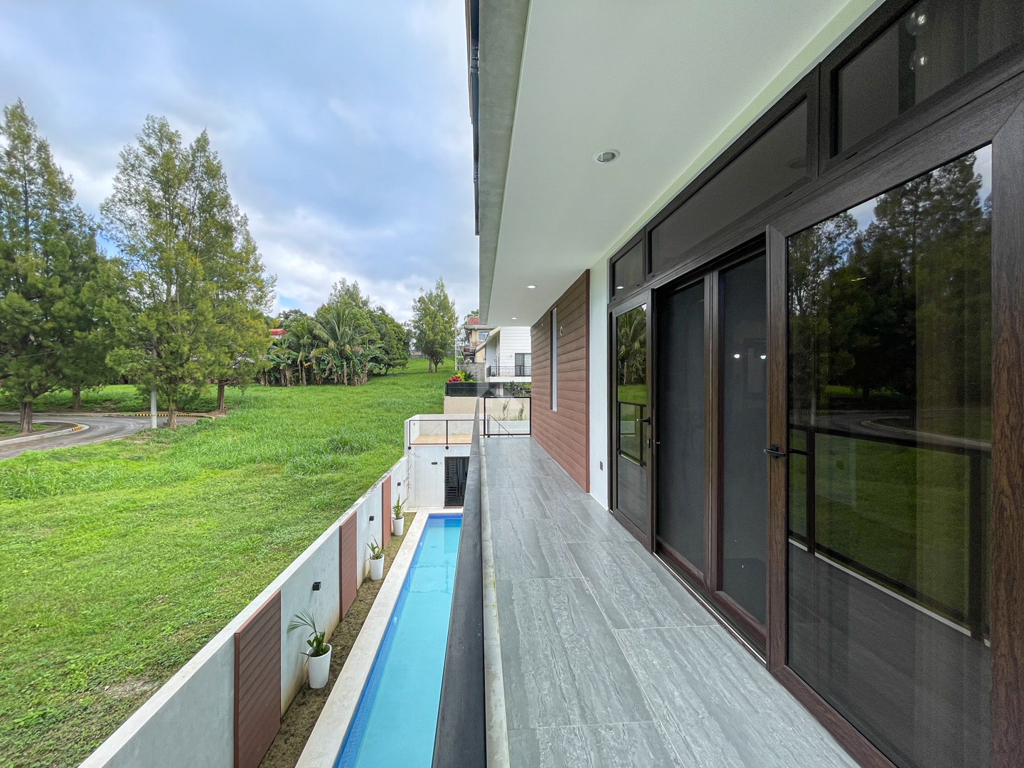 Sophisticated Fully Furnished Vast Modern Asian House and Lot For Sale photo 3