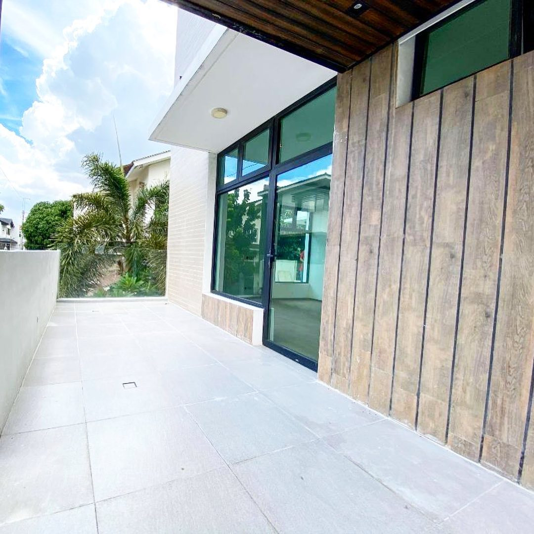 Stunning Brand New House for Sale at Mahogany Place Taguig City! photo 2