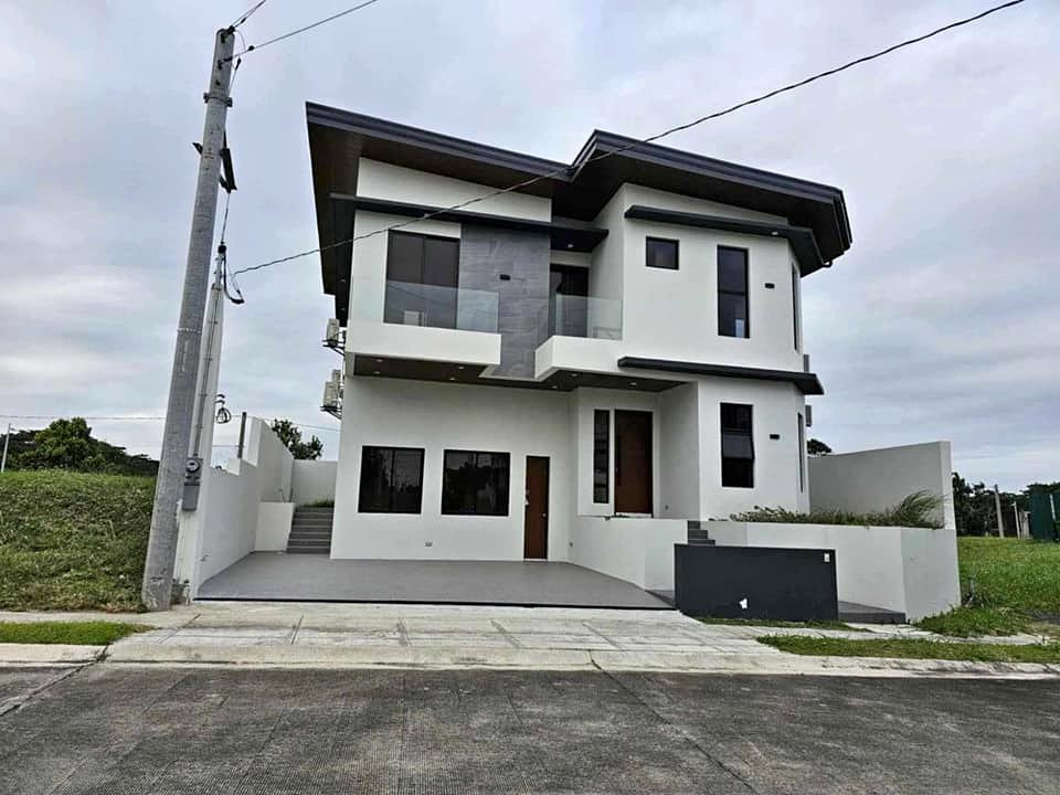 VENARE HOUSE AND LOT NUVALI photo 1