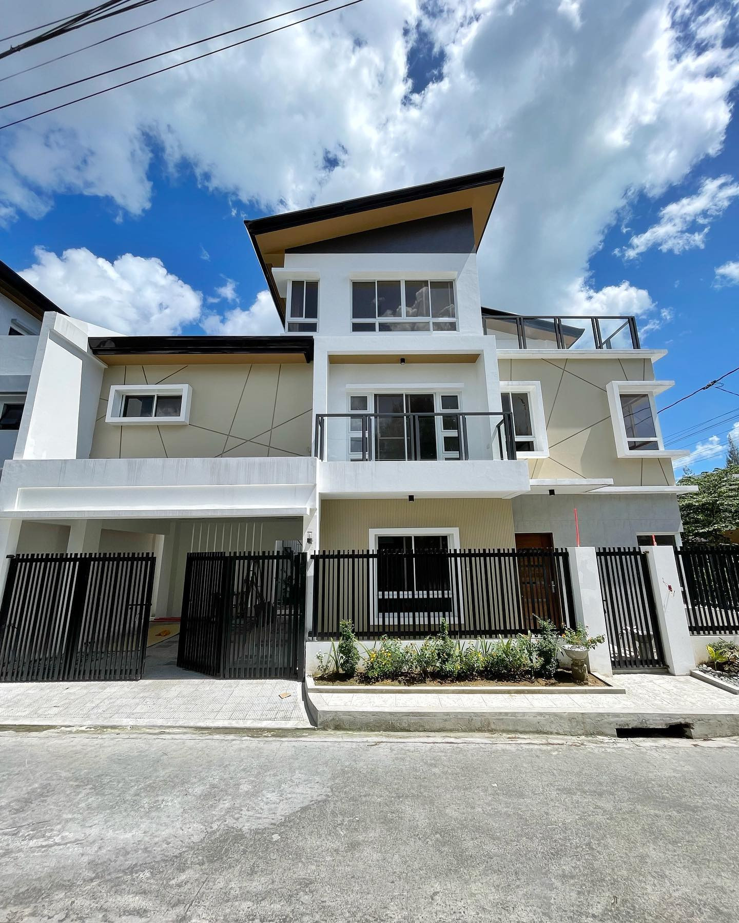 Brand New 3-Storey Corner House for Sale photo 1