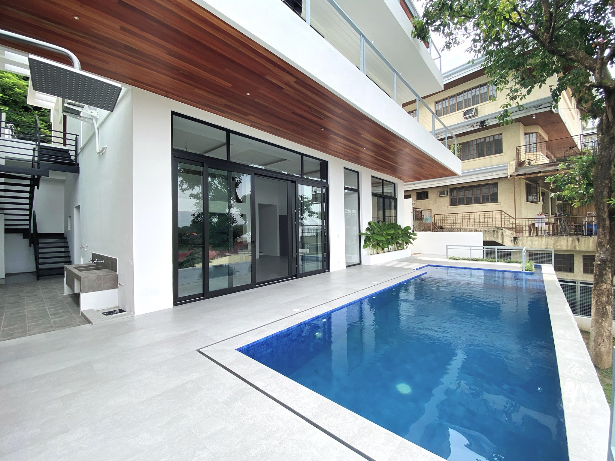 The Black Nest of Ayala Heights photo 4
