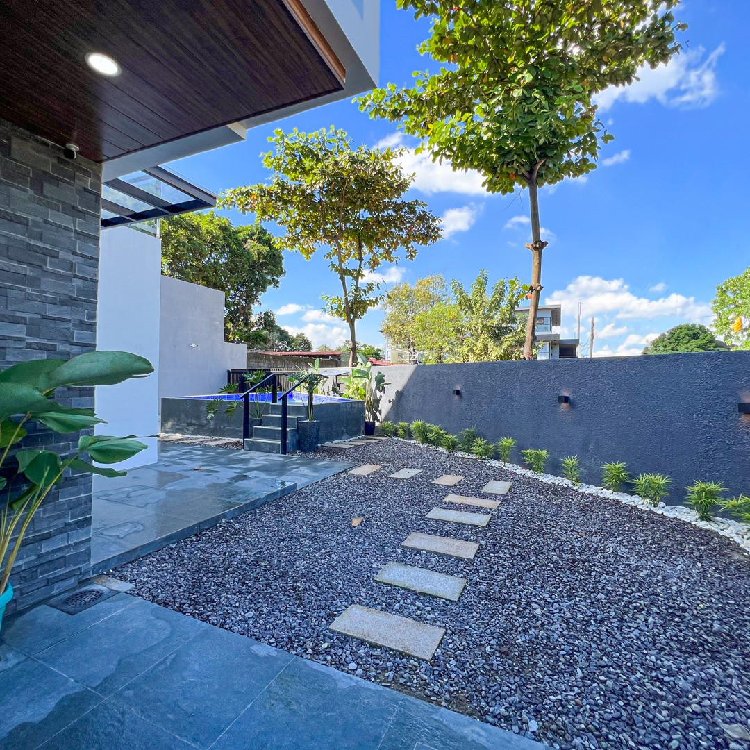 Bespoke Modern Tropical Corner House and Lot For Sale photo 4